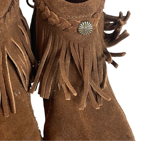 Minnetonka Double Fringe Side Zip Suede Brown Flat Soled Ankle Boot 2360011 - Picture 7 of 13